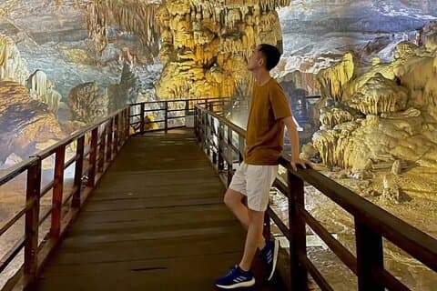 Guidet tur i Phong Nha og Paradise Caves med transport