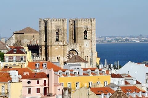 Tour privado a Lisboa con coche ejecutivo y guía