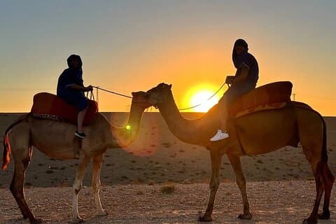 Sunrise Camel Ride and Breakfast i Agafay Desert från Marrakech