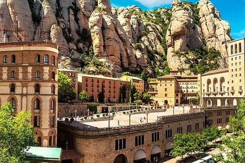 Togtur fra Barcelona Delt tur i Montserrat + E-bok