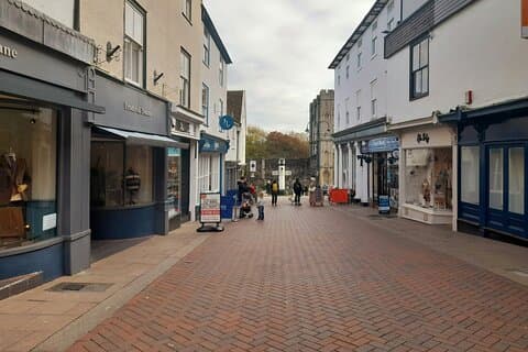 Medeltida förödelse i Bury St Edmunds Utforska spel och turné