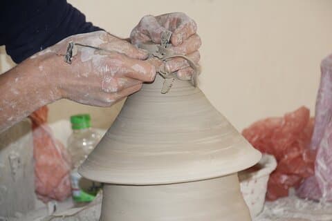 Atelier de poterie et de mosaïque à Fès animé par des artisans locaux