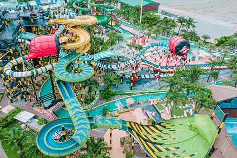 Columbia Pictures Aquaverse Waterpark mit Transfers
