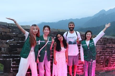 BusDa-Sunset Glow bij Mutianyu Great Wall Night Bus Tour w / Ticket