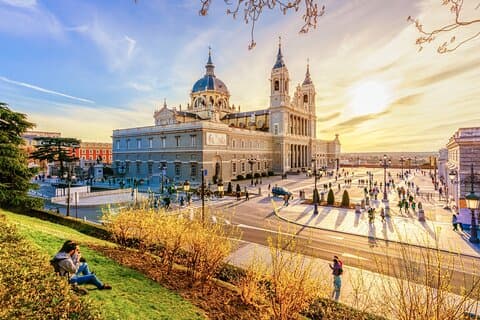 Tour privato a piedi dei punti salienti della Città Vecchia di Madrid