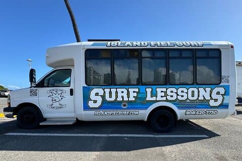 Surf Lessons consigue tu vídeo en las redes sociales y fotos de ti Surfing HI.