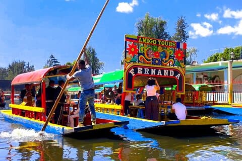 Teotihuacan & Guadalupe Schrein + Xochimilco, Coyoacán & Frida Kahlo Combo Tour