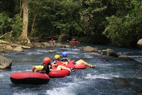 Río Celeste Combo: Water Tubing, Équitation et déjeuner.