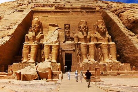 Esplora le meraviglie di Abu Simbel: Gita di un giorno da Assuan