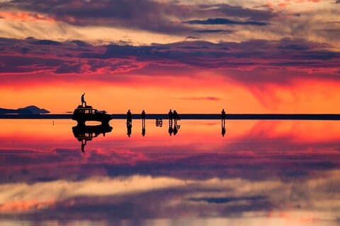 Spettacolare tramonto e osservazione delle stelle nella piana salata di Uyuni