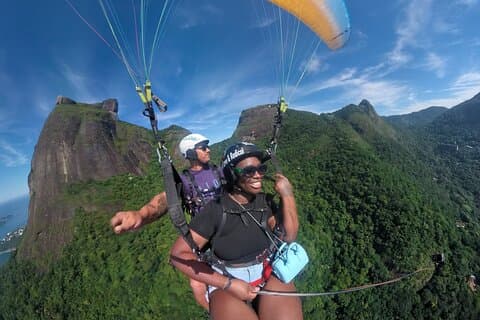 Skärmflygning i Rio de Janeiro Brasilien
