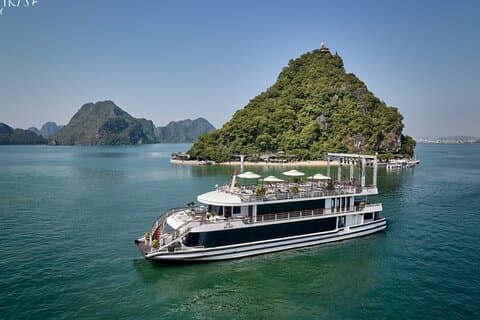 Iris Cruise - luksuriøs dagstur til at udforske Ha Long Bay's skønhed