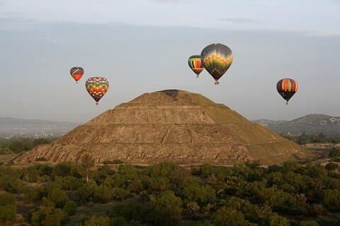 Paseo en globo aerostático a las pirámides de Teotihuacán desde la Ciudad de México