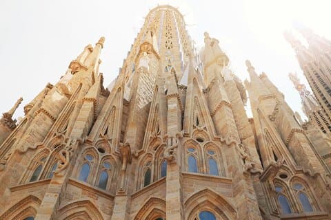Tour privato di un'intera giornata di Barcellona per 10 ore