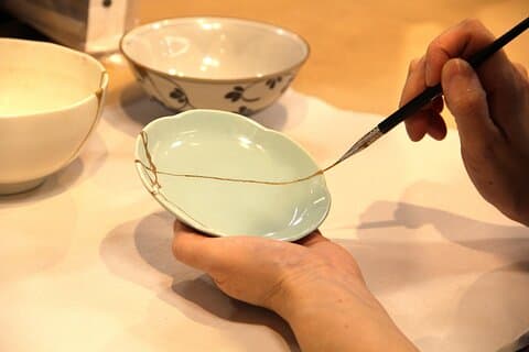 Kintsugi-, Makie- oder Blattgold-Klebewerkstatt in Nihonbashi Tokio