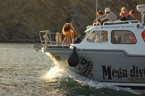 Sunset boat tour in Sesimbra
