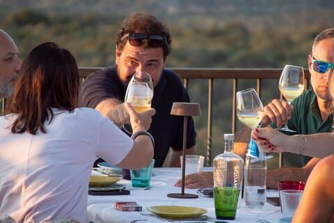 Cata de vinos Palau en una bodega Gallura