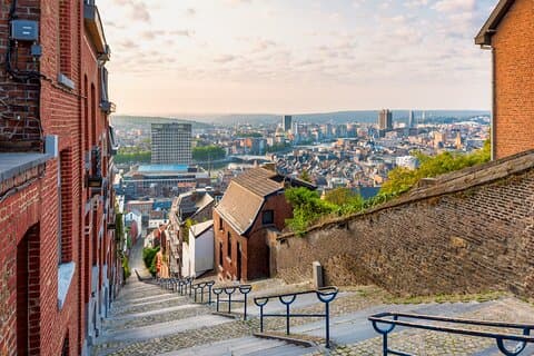 Privé transfer van Amsterdam naar Luxemburg, 2u Halte in Luik