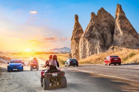 Cappadocia ATV-eventyr ved solnedgang eller dagtid