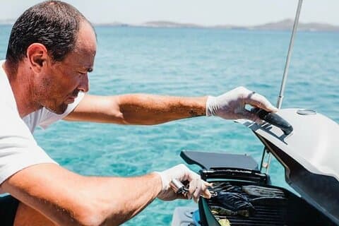 Mykonos : Crociera privata in catamarano — Ritiro dall'hotel, barbecue e bevande
