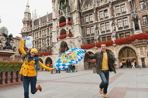 Trasferimento panoramico privato da Praga a Monaco di Baviera con giro turistico