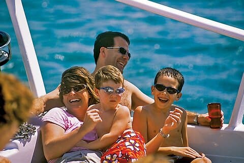 De Catamaran van Montego Bay: Verken riffen met drankjes & live muziek