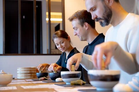 Matcha gjør klasse i Osaka med autentisk japansk søtsaker sett