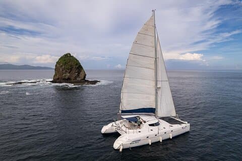 Katamaran solnedgang seiling papagayo gulf