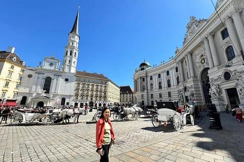Day Tour to Vienna and Bratislava with Private Transfer