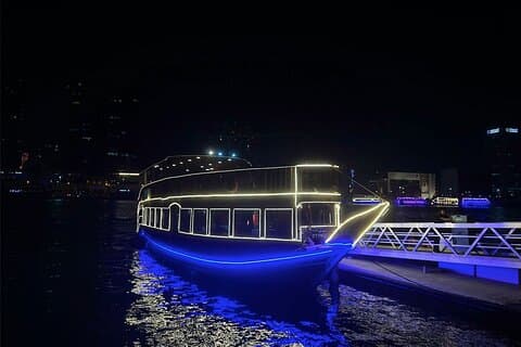 Croisière de boutre de Dubai Creek avec dîner buffet et spectacle en direct