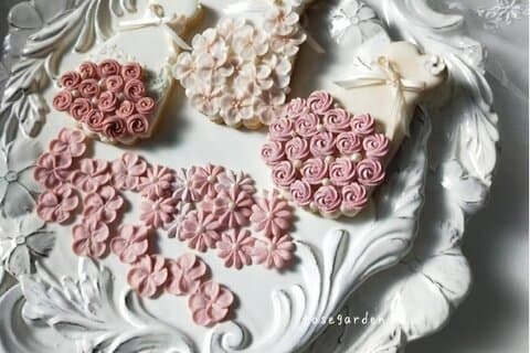 Cooking experience to squeeze “sakura” with icing cream in Tokyo
