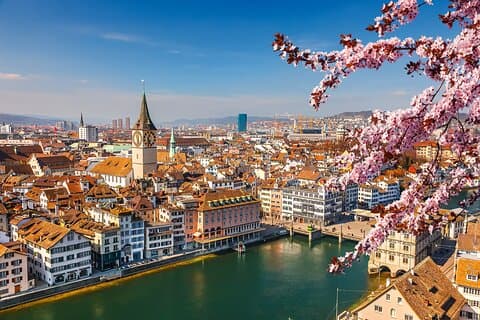 Private transfer from Gstaad to Zurich, 2h Stop in Bern