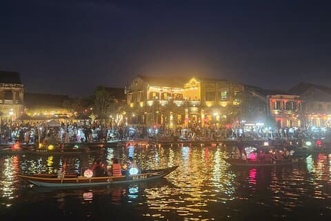 Hoi An Vida nocturna con recorrido a pie, mercado nocturno, área de faroles, paseo en barco Sampan