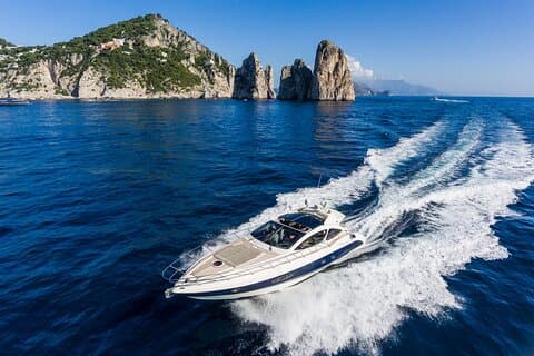 Excursion privée d'une journée à Capri à bord d'un Azimut Atlantis 55ft
