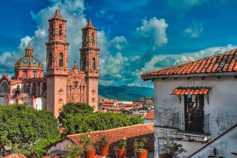 Explore Santa Prisca de Taxco com Minivan Tour