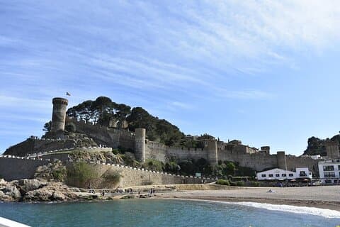 Historique Lloret de Mar : Pierres précieuses gothiques, contes de pirates et ruines antiques