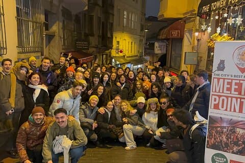 Istanbul Pub Crawl : Bars, Dancefloors , & Beyond (イスタンブール・パブ・クロール:バー、ダンスフロア、そしてその先へ)