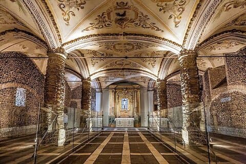 Monumentos megalíticos y recorrido por la ciudad con almuerzo en Évora