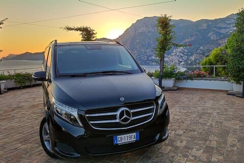 Transfer tussen Positano en Napels (enkele reis of retour)