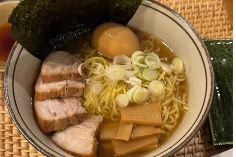 Låt oss göra ramen och gyoza på ett lokalt Tokyo hem!