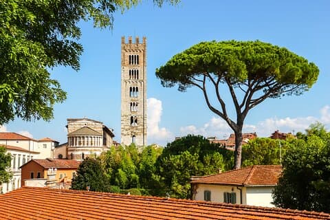 Explore Lucca in 60 minutes with a Local