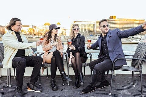 Crucero turístico de 60 minutos con vino rosado ilimitado