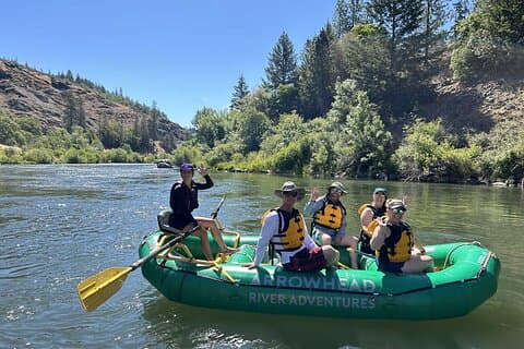 Rogue River halve dag Rafting Trip en Hellgate Canyon
