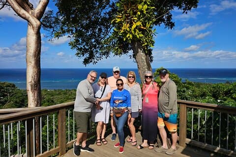 Roatan Stadtrundfahrt und Strand mit Schokolade und Rumprobe