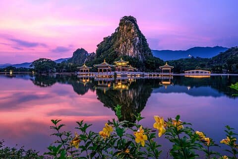 Private Tour von Guangzhou nach Seven Star Crags (Qixingyan)