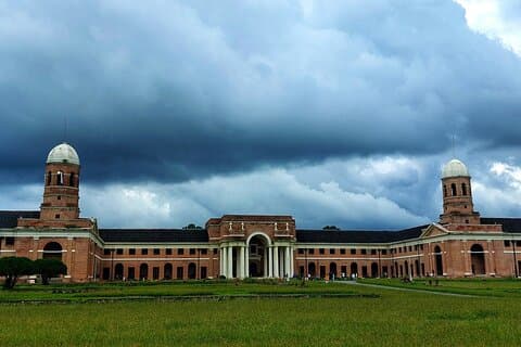 Dehradun Day Tour: Robber’s Cave, Buddha Temple & Local Market