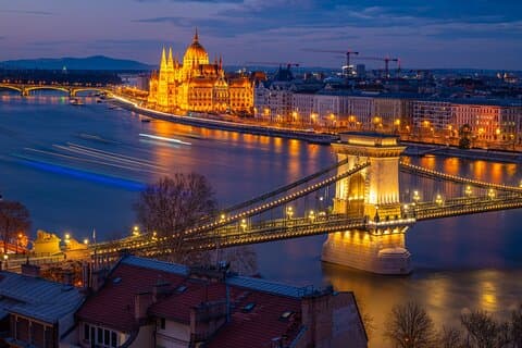 Tour privato di Budapest con bagno termale o visita al mercato