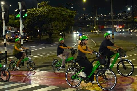 Nachtradtour in Medellin, typische Snacks, Bier und spektakuläre Aussichtspunkte