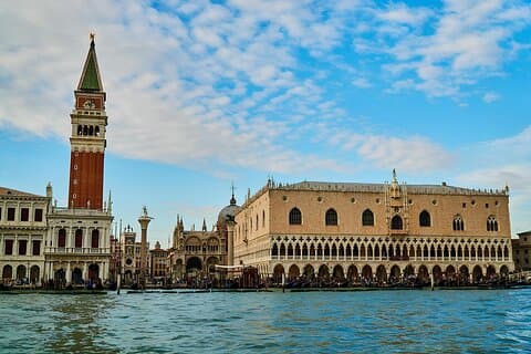 Venedig Dogepalatset och Suckarnas bro