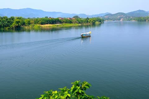 Hue: Dragon Boat, Perfume River, Pagoda & Royal Tomb Tour